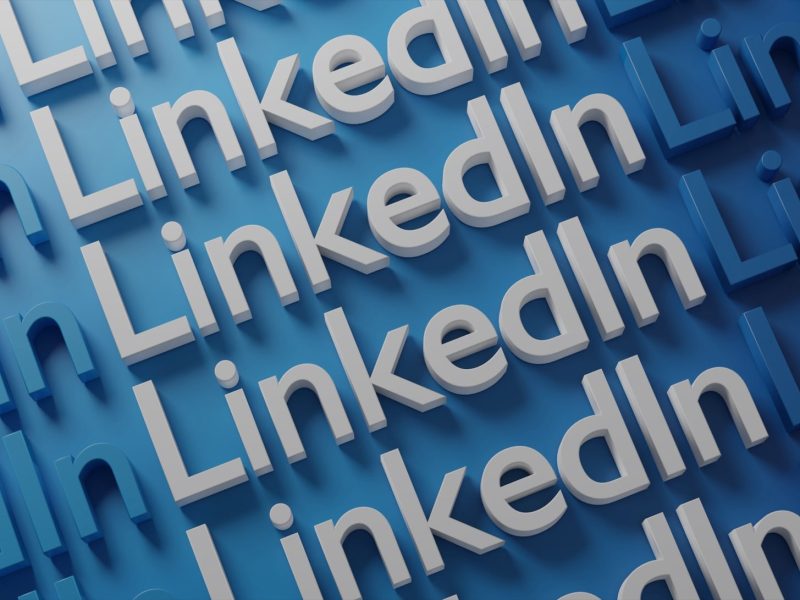Utnyttja LinkedIn: Hur svenska yrkespersoner nätverkar och marknadsför sig